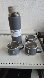 Bild von Thermoskanne dunkelgrau mit Becher