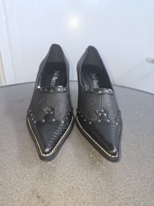Bild von Damenschuh schwarz mit Nieten Gr. 39