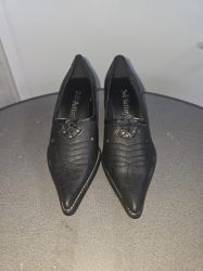 Bild von Damenschuh schwarz mit Nieten Gr. 36