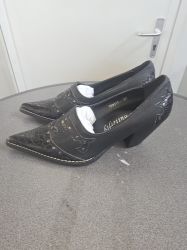 Bild von Damenschuh schwarz mit Nieten Gr. 41