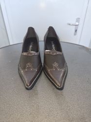 Picture of Damenschuh braun mit Nieten Gr. 39