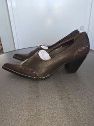 Picture of Damenschuh braun mit Nieten Gr. 39