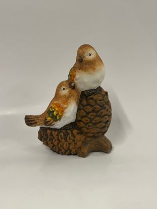 Picture of Rustikale Dekofigur "Vogelpaar auf Tannenzapfen"