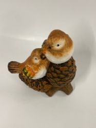 Bild von Rustikale Dekofigur "Vogelpaar auf Tannenzapfen"