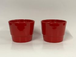 Bild von Set aus zwei leuchtend rotfarbenen Übertöpfen