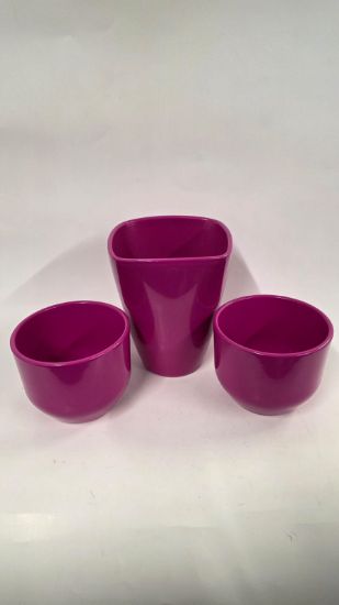 Picture of Set aus drei glänzenden Keramik-Übertöpfen in Fuchsia