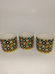 Bild von Retro-Keramik-Übertöpfe mit geometrischem Muster