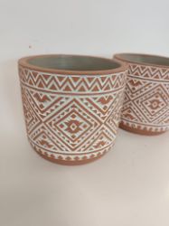 Picture of Handgeätzte Terrakotta-Übertöpfe im Tribal-Design (2er-Set)