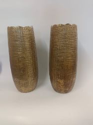 Bild von  Hohe, schlanke goldene Struktur-Vase