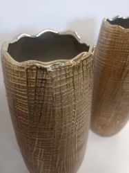 Bild von  Hohe, schlanke goldene Struktur-Vase