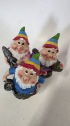 Picture of  Lustige Gartenzwerge bei der Gartenarbeit