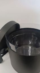 Bild von Runde schwarze Hutschachtel mit Band