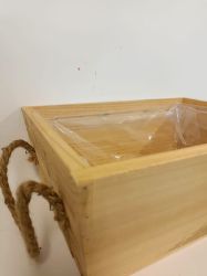 Bild von Rustikale Holz-Pflanzkiste