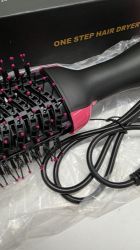 Picture of Der All-in-One One Step Hair Dryer & Styler
